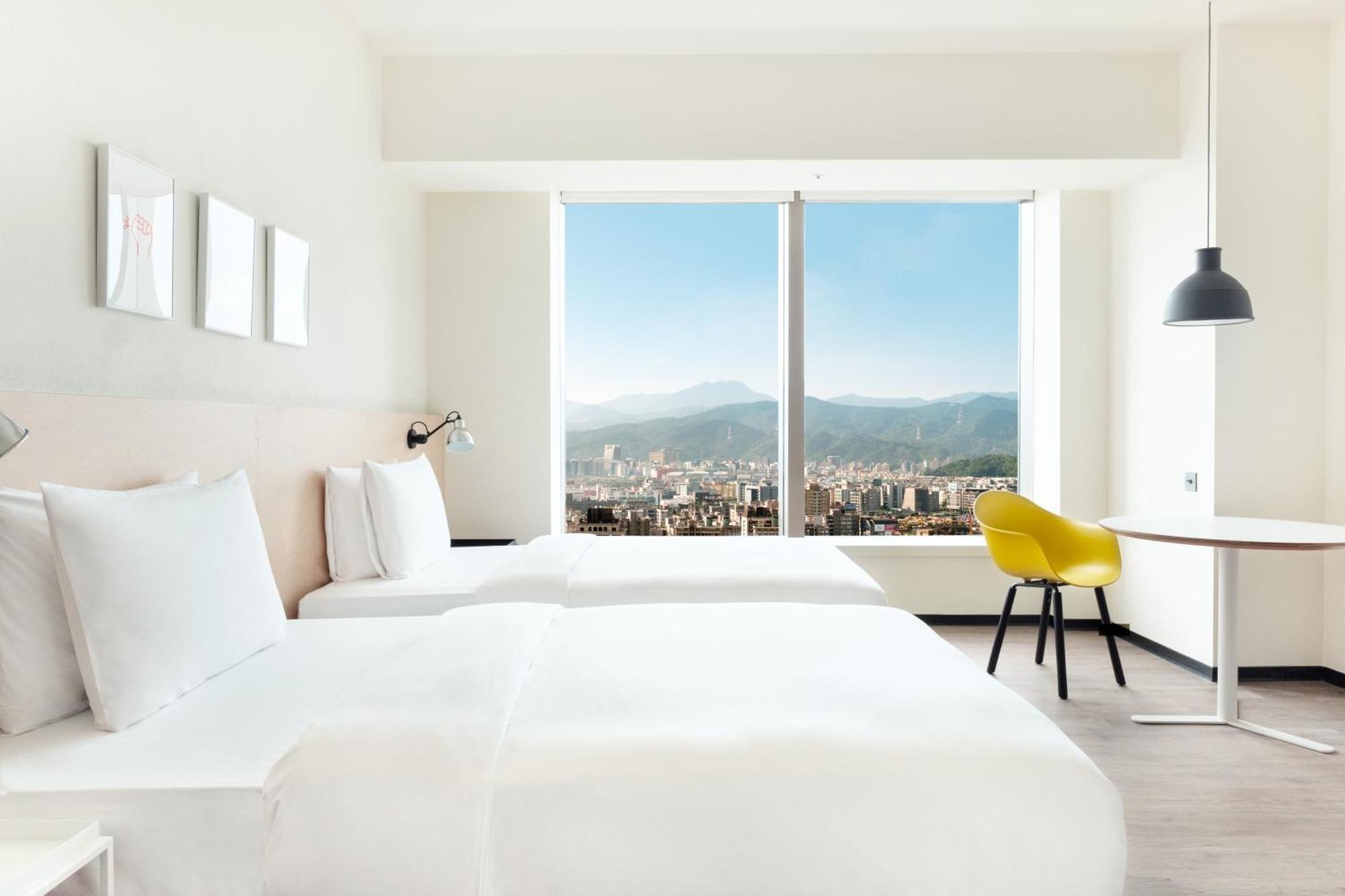 Medium Twin River View Room